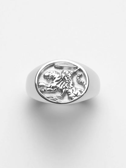 THE KNIGHT’S RING