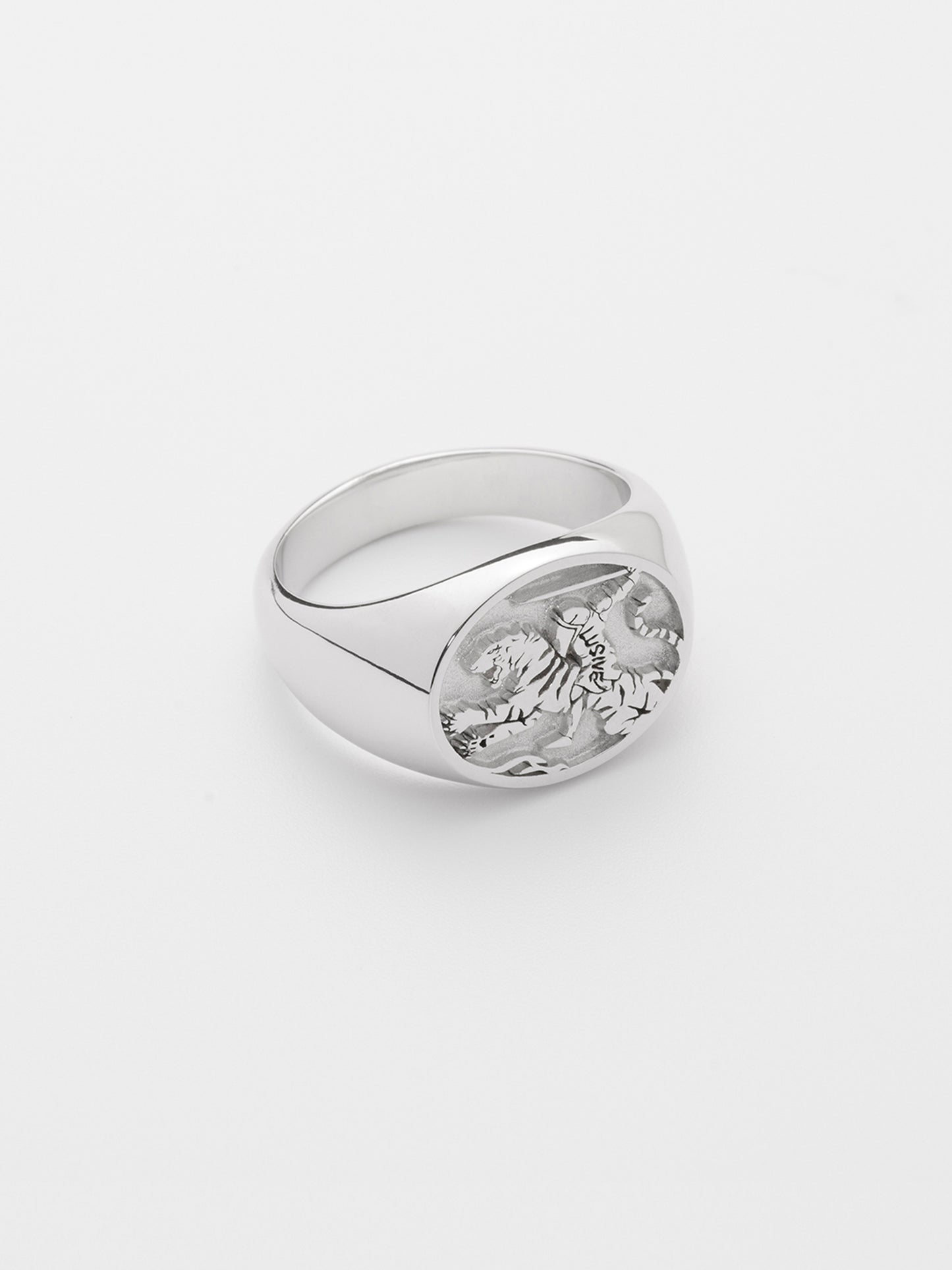THE KNIGHT’S RING